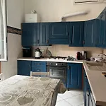 A Due Passi Dalla Lanterna